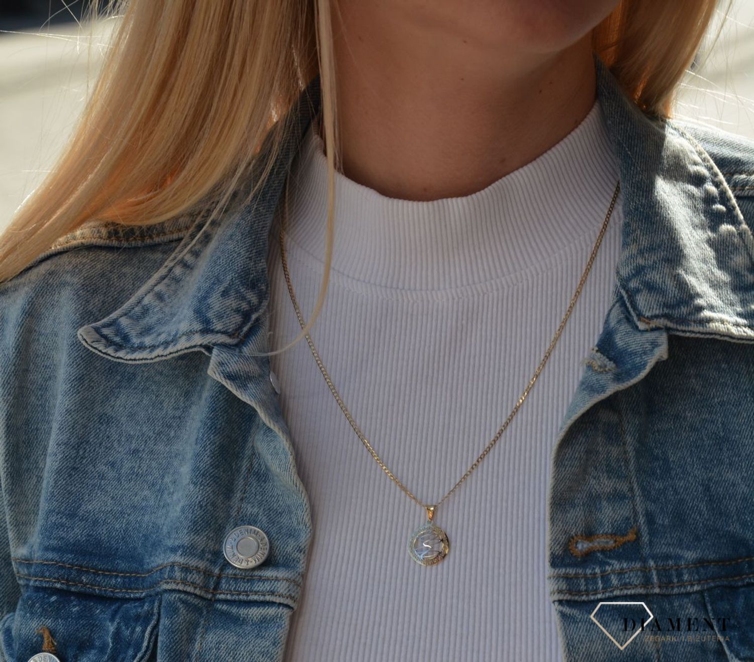 Złota zawieszka w formie ażurowego koła to doskonały dodatek do każdej stylizacji. Idealny pomysł na upominek. Darmowa dostawa i ozdobne pudełko! Zapraszamy.jpg